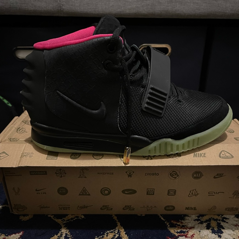 Black Nike Yeezy’s NRG 2.0. Size 11. GREAT condition